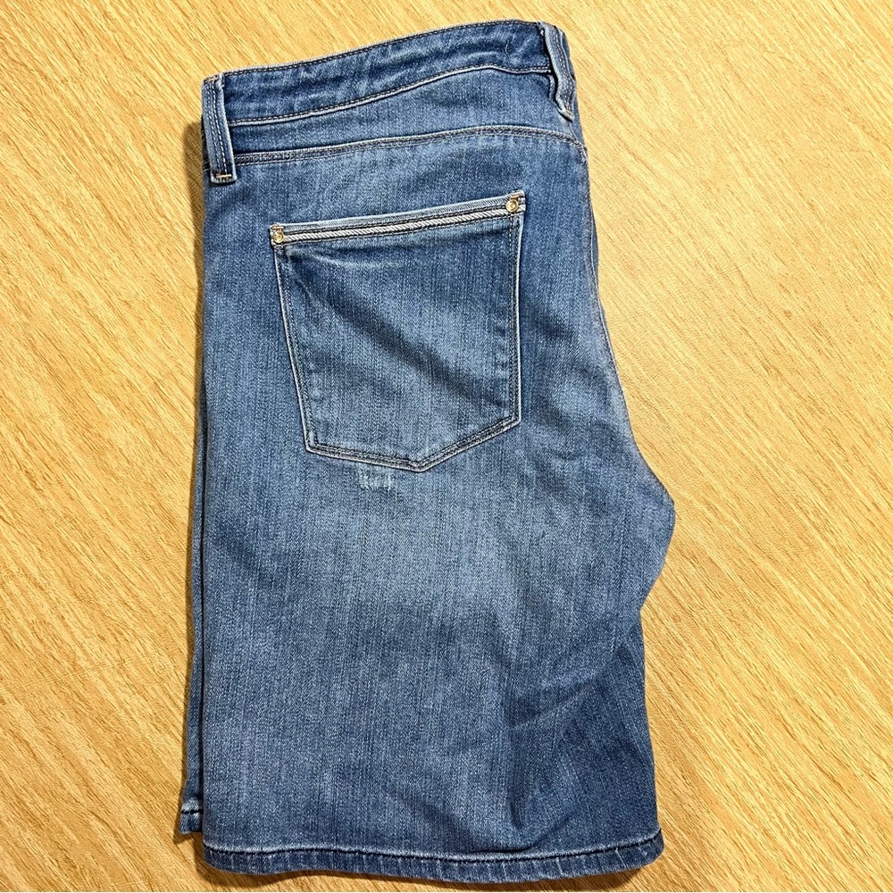 WHBM Girlfriend Denim Shorts Size 8 – Lightly Distressed Casual Summer - Picture 4 of 5